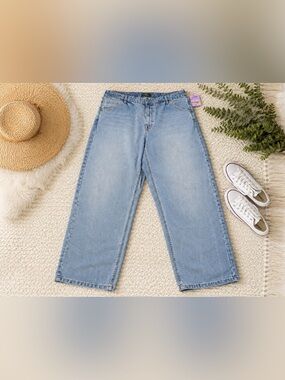 NWT Wild Fable 90’s Mid Rise Wide Leg Jeans Light Wash Size 16